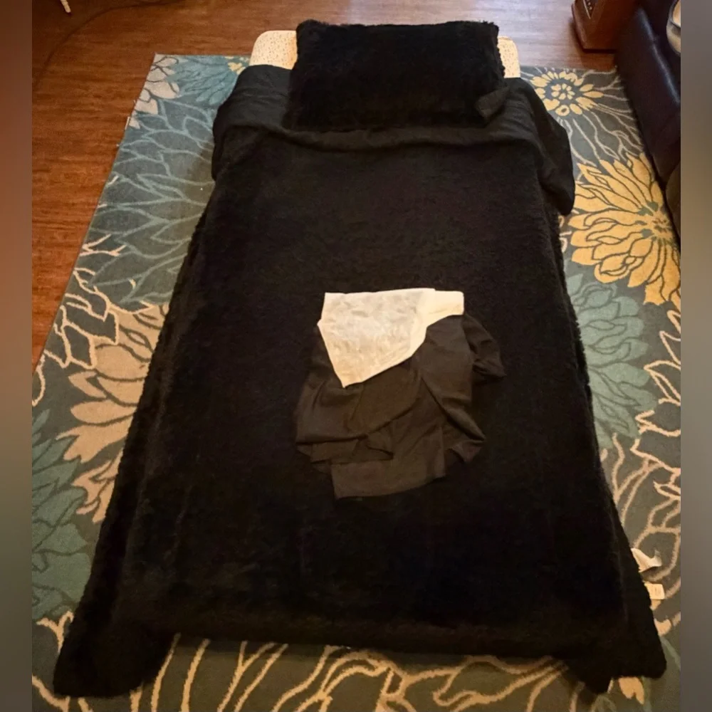 TWIN SIZE FURRY BLACK COMFORTER MATCHING SHAM BODY PILLOW & DUST RUFFLE WARM 😴🛌